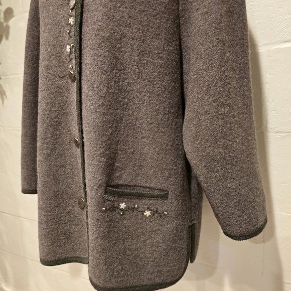 Vintage BOOS Pure New Wool Jacket With Edelweiss Embroidery Brown Size 46. - Picture 6 of 16
